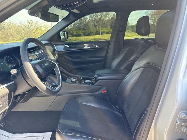 Used 2023 Silver Jeep Altitude image 18