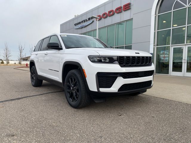 2026 Jeep Grand Cherokee Laredo - Bright White Clearcoat exterior view 3
