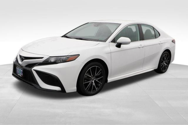 2022 Toyota Camry SE 22