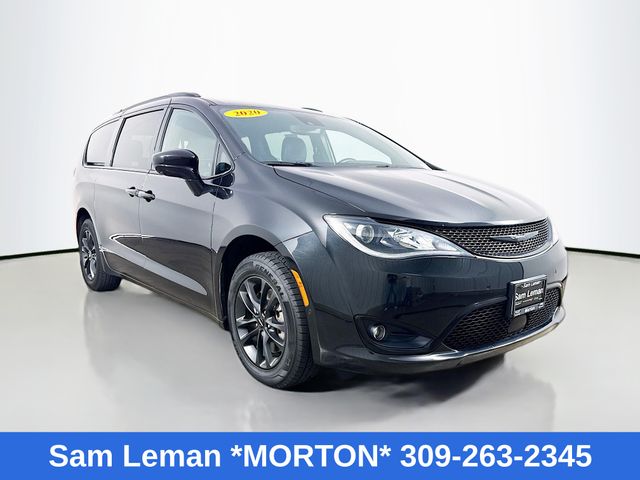 Brilliant Black Crystal Pearlcoat 2020 Chrysler Pacifica Minivan All-Wheel Drive 9-Speed Automatic