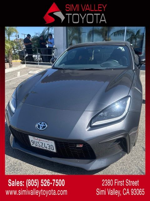 Pavement 2025 Toyota GR86 Coupe Rear-Wheel Drive 6-Speed Automatic
