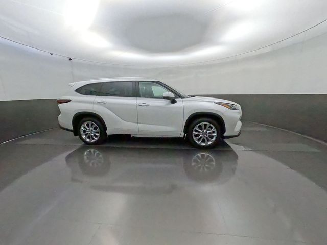 Used 2025 Toyota Highlander SUV
