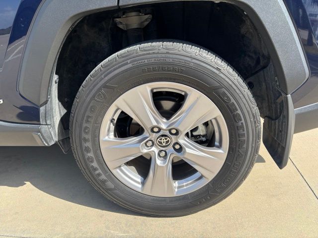Used 2022  Toyota XLE image 8