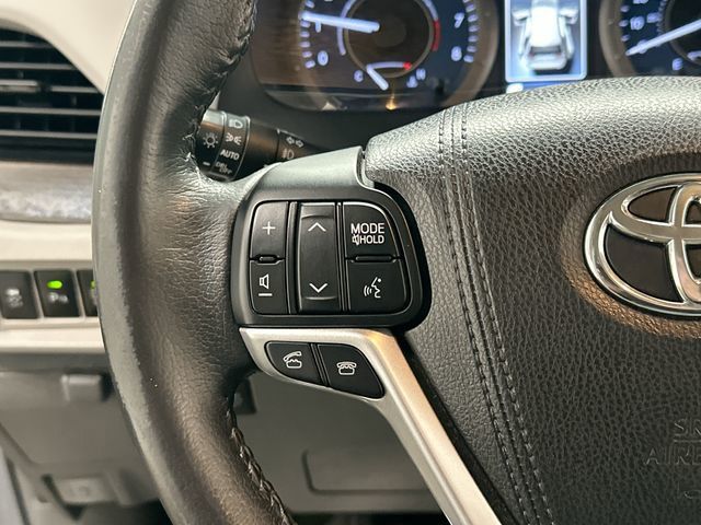 2017 Toyota Sienna XLE Premium - 8
