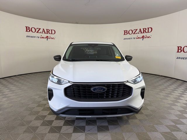 2023 Oxford White Ford Escape Active FWD SUV