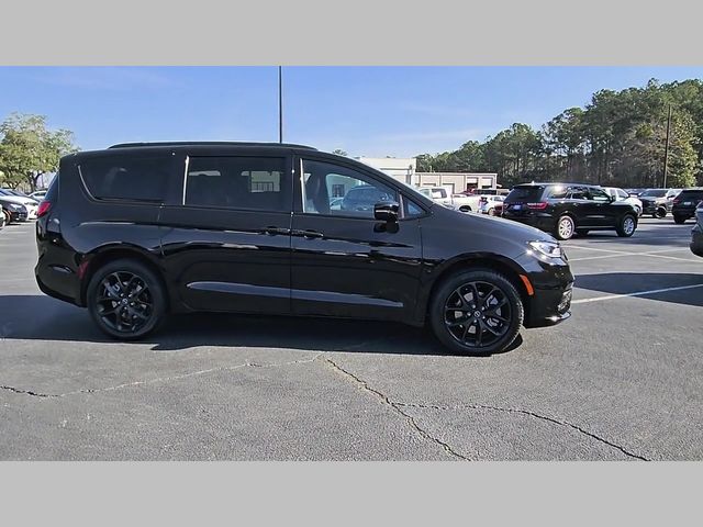 2026 Chrysler Pacifica Limited AWD