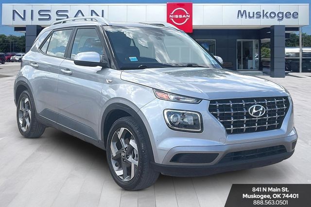 Shimmering Silver 2025 Hyundai Venue SUV / Crossover Front-Wheel Drive Continuously Variable Transmission