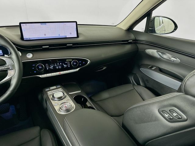 Thumbnail: 2025 Genesis GV70 - 24