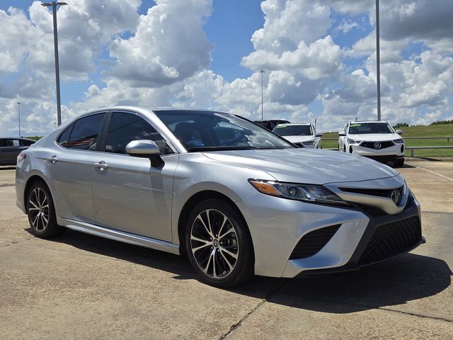 Celestial Silver Metallic 2018 Toyota Camry Sedan Front-Wheel Drive 8-Speed Automatic