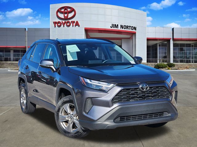 2024 Toyota RAV4 XLE's photo