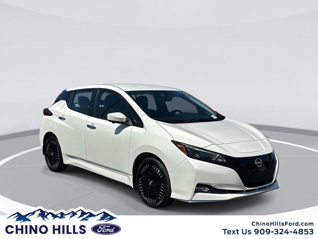 Pearl White 2024 Nissan LEAF Hatchback Front-Wheel Drive 1-Speed Dual Clutch