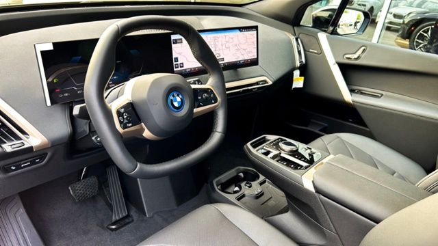 2025 BMW iX xDrive50 19