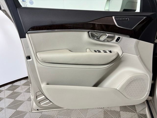 Used 2016  Volvo T6 Momentum image 10