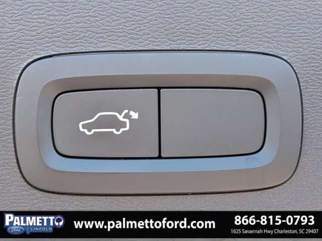 used 2019 Volvo XC40 car, priced at $22,998