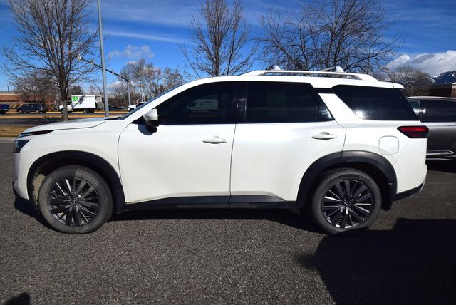 Used 2022 White Nissan SL image 2