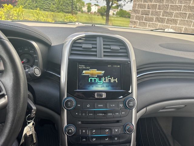 Used 2014 White Chevrolet LT image 22