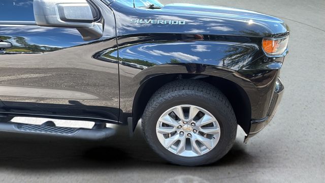 Used 2022 Black Chevrolet Custom image 33