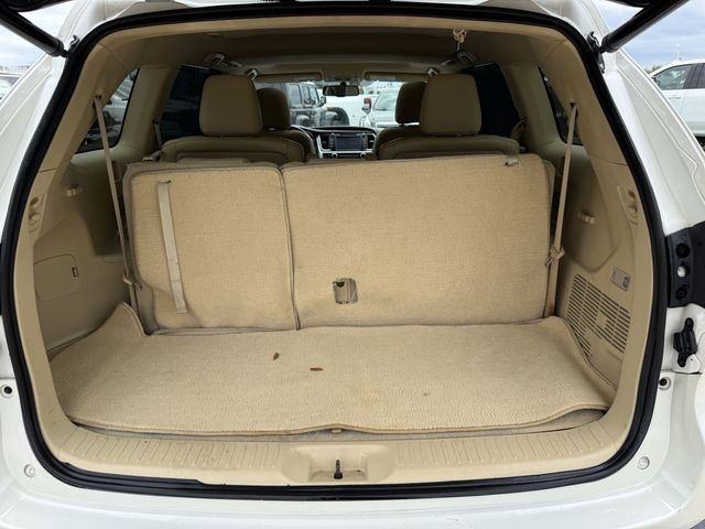 2015 Toyota Highlander XLE V6 White at Community Honda