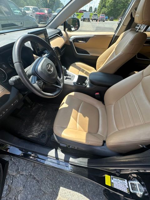 Used 2022 Black Toyota XLE Premium image 10
