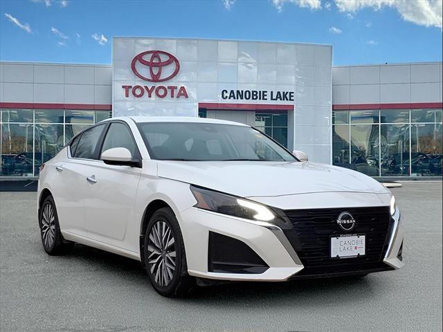 2023 Nissan Altima SV's photo