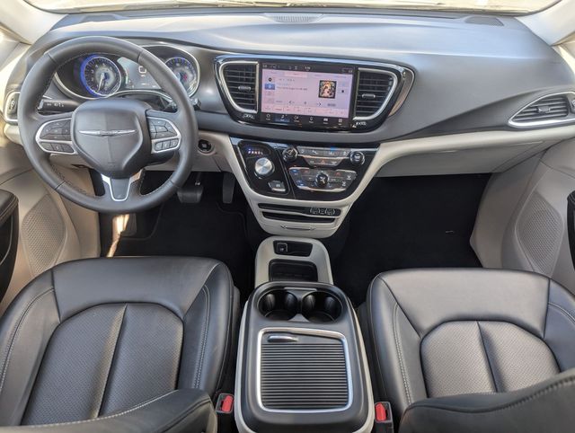 Used 2024 Silver Mist Clearcoat Chrysler Touring L image 23