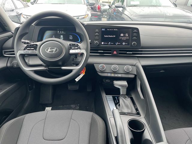 2024 Hyundai Elantra SE 6