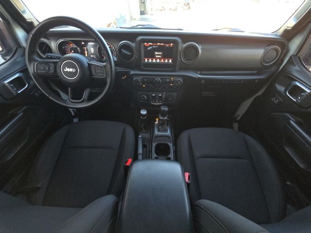 2022 Jeep Wrangler Willys:B02557