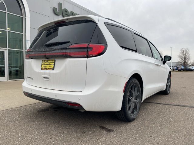 2026 Chrysler Pacifica Select - Bright White Clearcoat exterior view 5