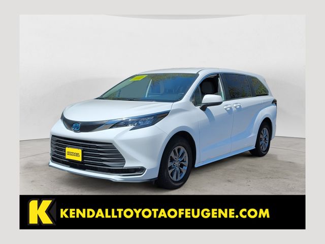 Pre-Owned 2025 Toyota Sienna LE FWD 4D Passenger Van