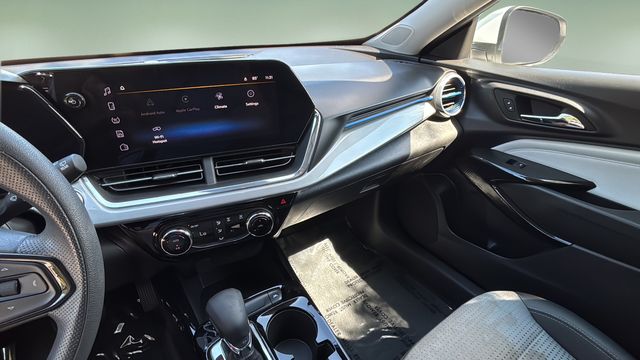 Used 2025 White Chevrolet LT image 25