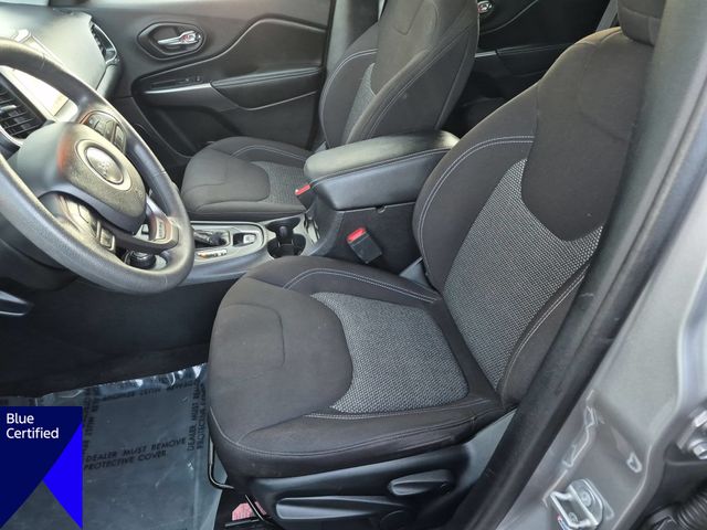 Used 2020 Silver Jeep Latitude image 15