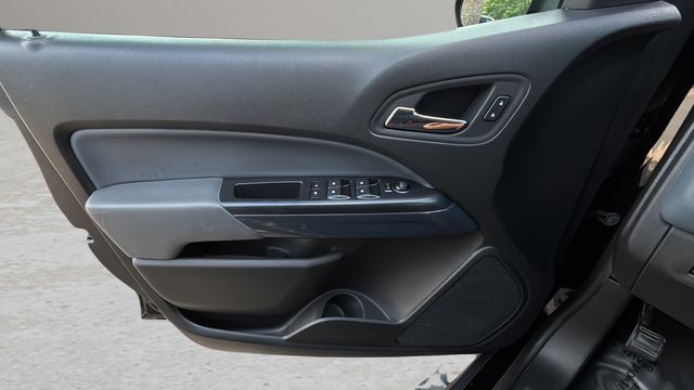 Used 2022 Black Chevrolet Z71 image 17