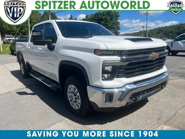 Summit White 2025 Chevrolet Silverado 2500HD Pickup Truck Four-Wheel Drive Automatic
