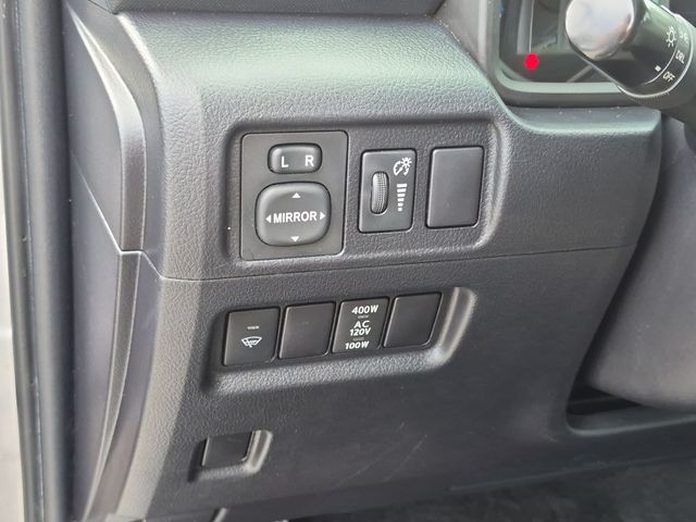 Used 2017 Silver Toyota SR5 image 16
