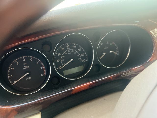2006 White Jaguar XJ8 L RWD Sedan