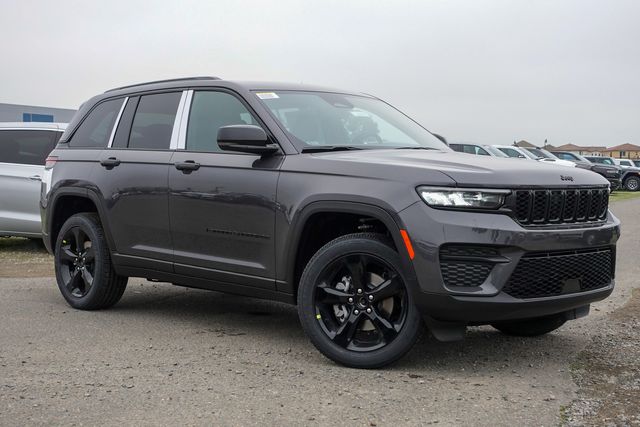 new 2025 Jeep Grand Cherokee car, priced at $40,720