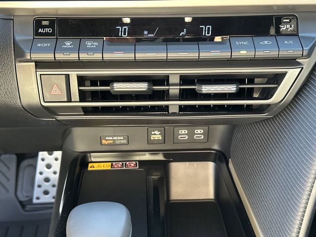 2025 Toyota Camry SE 16