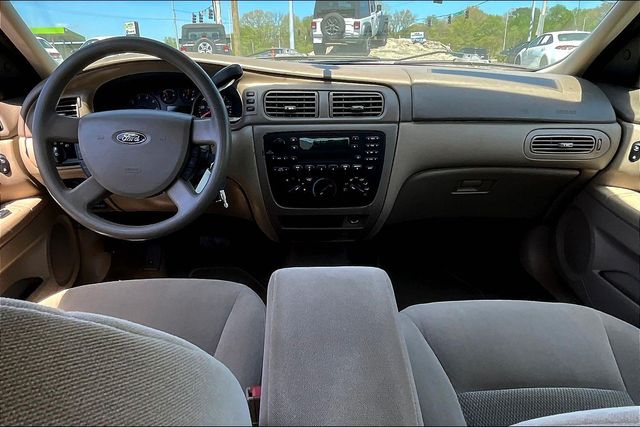 Used 2005 Ford Taurus SE 4D Sedan