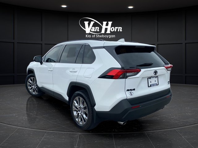 Used 2020 White Toyota XLE Premium image 5