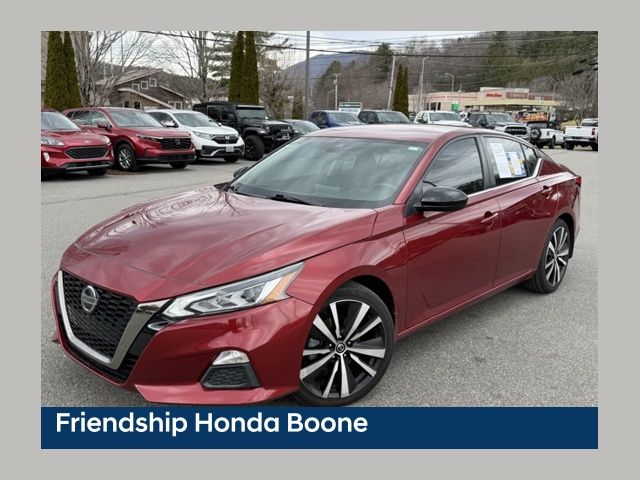 Red (Scarlet Ember Tintcoat) 2021 Nissan Altima 2.5 SR FWD Sedan Front-Wheel Drive Continuously Variable Transmission