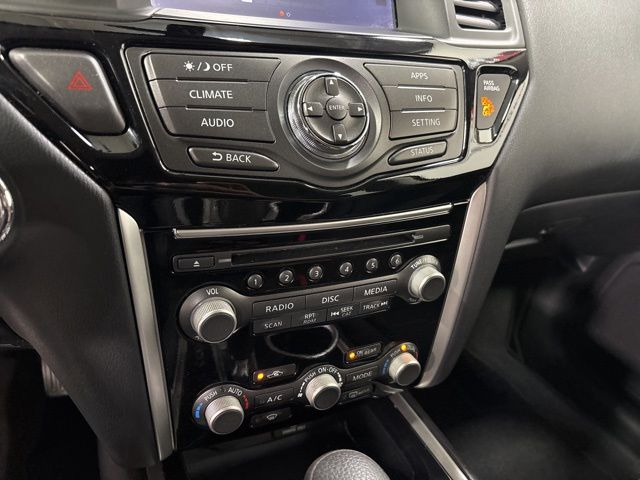 2018 Nissan Pathfinder S photo