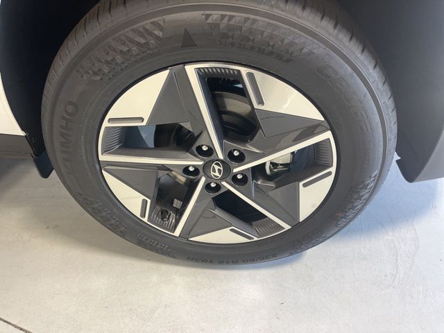 New 2026 White Hyundai SEL image 32