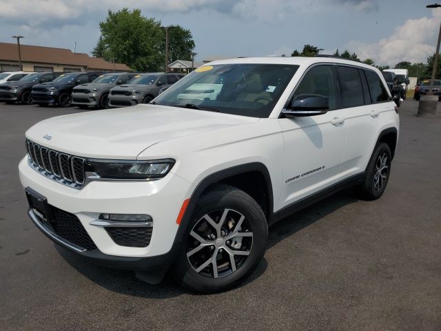 Bright White Clearcoat 2023 Jeep Grand Cherokee SUV / Crossover Four-Wheel Drive 8-Speed Automatic