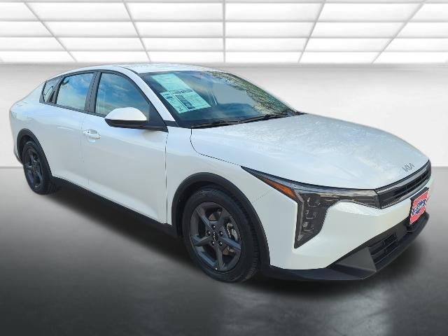 2025 Kia K4 LXS FWD
