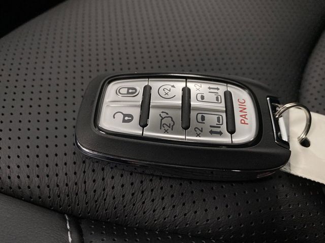 2025 Chrysler Pacifica Limited photo