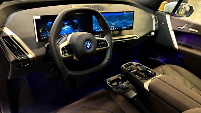 2025 BMW iX xDrive50 10