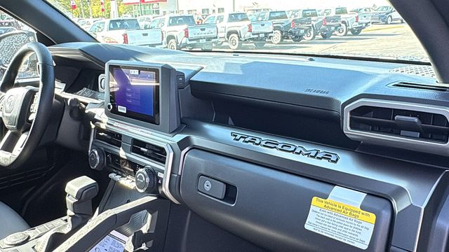 2025 Toyota Tacoma SR5 - Photo 28