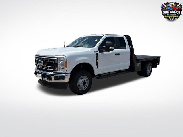 Oxford White 2023 Ford F-350 Super Duty Chassis Pickup Truck Four-Wheel Drive Automatic
