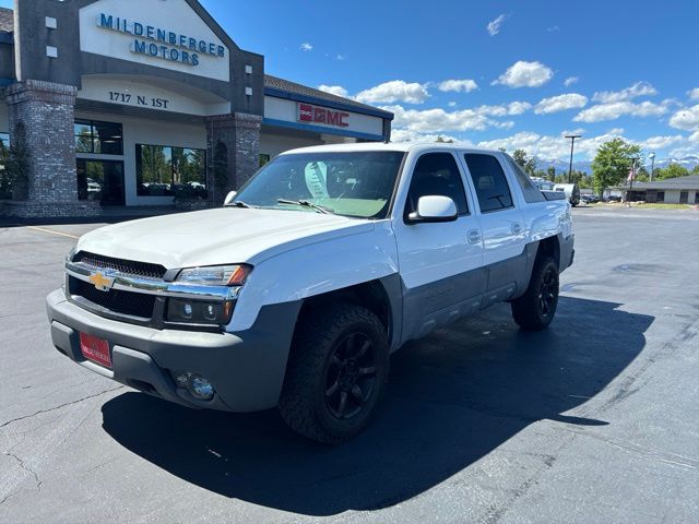 Summit White 2002 Chevrolet Avalanche 1500 4WD Pickup Truck Four-Wheel Drive 4-Speed Automatic Overdrive