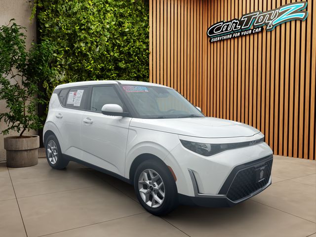 Snow White Pearl 2023 Kia Soul SUV / Crossover Front-Wheel Drive Continuously Variable Transmission